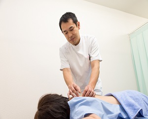 鍼施術中 鍼施術中