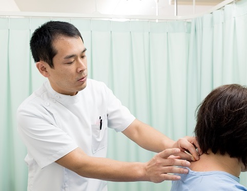 刺鍼中 刺鍼中